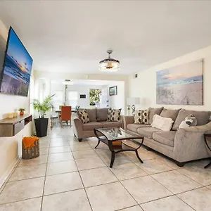 https://5-minutes-walk-to-beach-4br-2baths.thedaytonabeachhotels.com